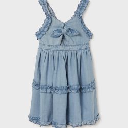 Vestito casual, Capo ECOFRIENDS 100% TENCEL TM Lyonell. Vestito con bretelle per ragazza. Modello con scollo a V. Tessuto in jeans comodo e abbinabile per look di tutti i giorni. Elementi decorativi: fiocco.  –  Mayoral  –  6925-23