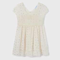 Vestito plumetis manica corta per ragazza. Modello con scollo a V. Piccola apertura sulla schiena con chiusura con bottone per facilitare la vestibilità del capo. Elementi decorativi: dettagli metallizzati  –  Mayoral  –  6920-23