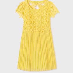 Vestito guipure bambina manica corta per ragazza. Girocollo. Chiusura con bottoni sulla schiena per facilitare la vestibilità del capo. Design con apertura sulla schiena.  –  Mayoral  –  6916-23